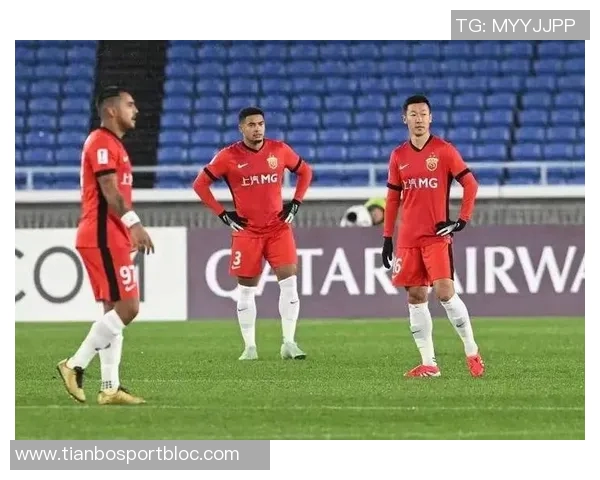 上海海港全力备战新赛季加布里埃尔回归训练场积极恢复状态 上海海港全力备战新赛季加布里埃尔回归训练场积极恢复状态