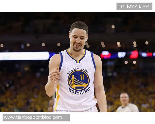 克莱替补首节表现出色5分钟内贡献5分2板1助1断展现冷静实力