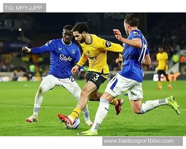 埃弗顿宣布提前召回18岁中场阿姆斯特朗重返球队助力争夺主力位置