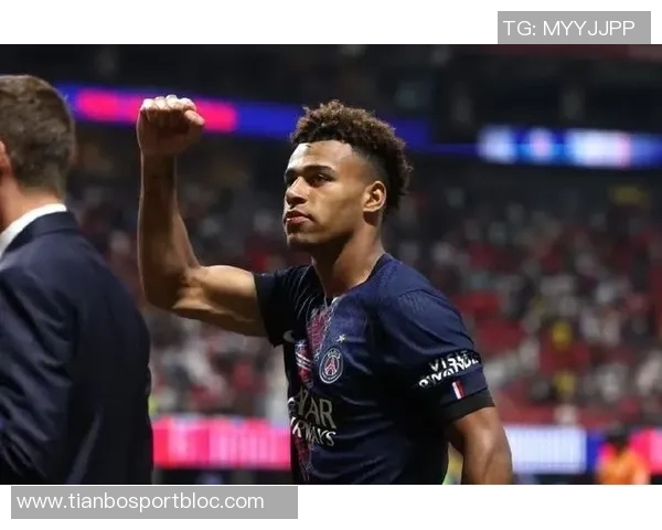 杜埃荣获2025年欧洲金童奖巴黎官方社媒发布祝贺海报