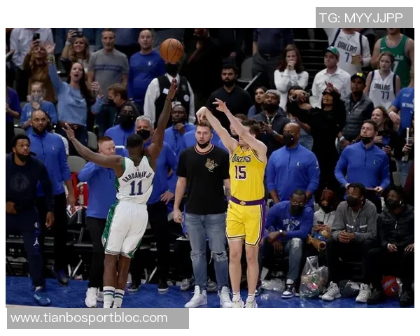 帕金斯直言湖人球员各自为战群聊缺失让团队氛围堪忧