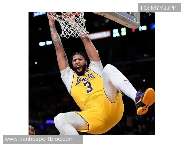 浓眉谈球队进攻体系强调球权转移与身体移动自己非常适应